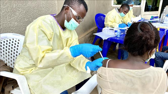 Nhiều nước siết chặt kiểm soát biên giới ngăn nguy cơ Ebola lây lan